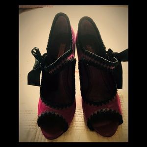 Betsy Johnson Satin bow heels